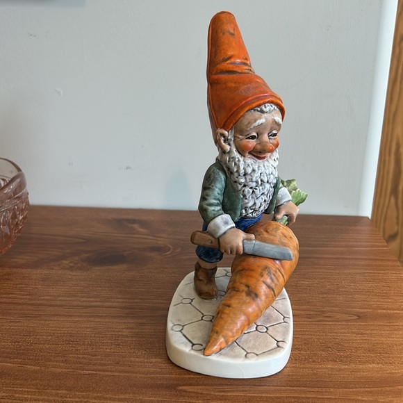 Goebel: Robby the Vegetarian—Well 501 Vintage Gnome w/Carrot. 1970. - Picture 5 of 6
